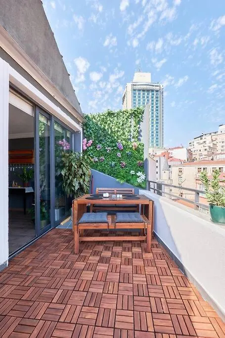 Apartment A Green Flat In The Center With Terrace Istanbul