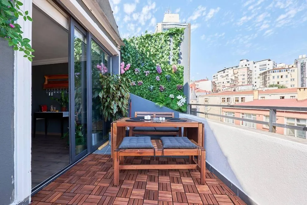 A Green Flat In The Center With Terrace Istanbul Apartment