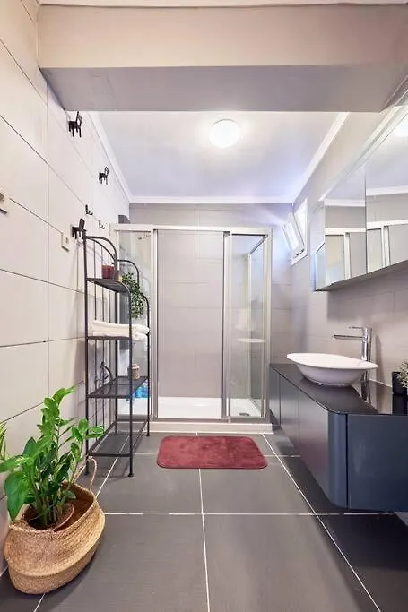 A Green Flat In The Center With Terrace Istanbul Apartment