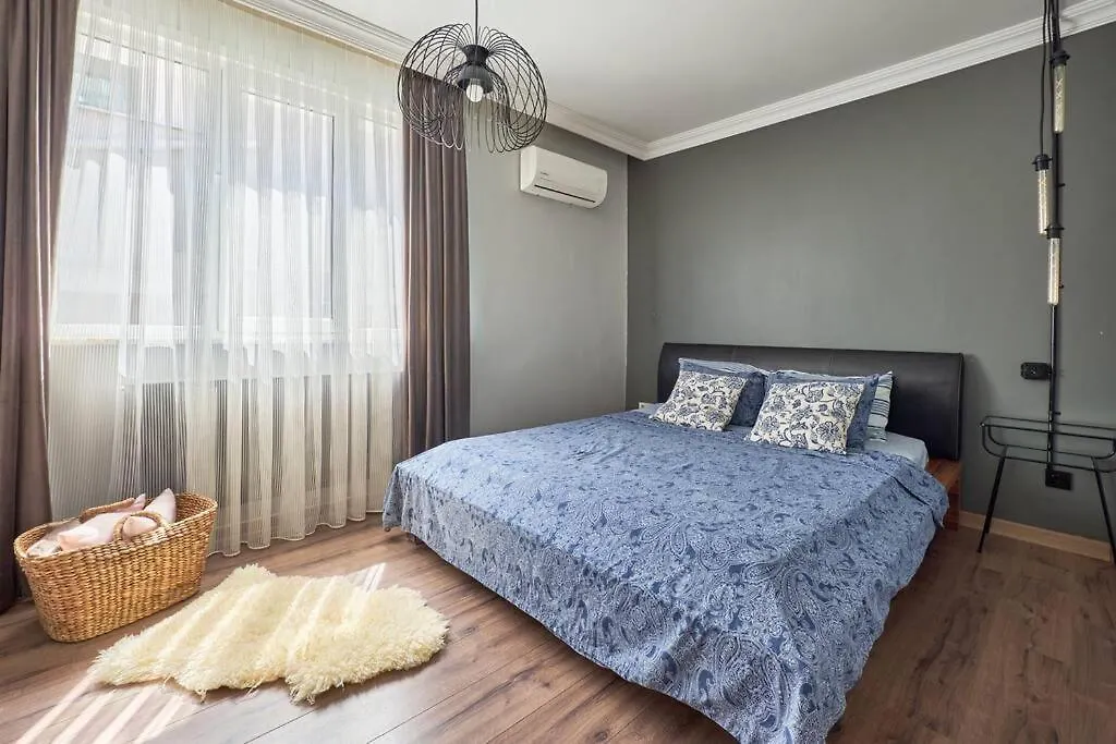 A Green Flat In The Center With Terrace Istanbul Apartment