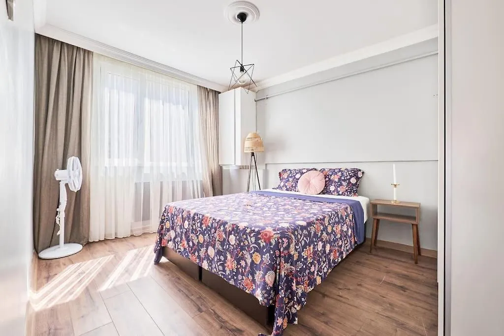 A Green Flat In The Center With Terrace Istanbul Apartment